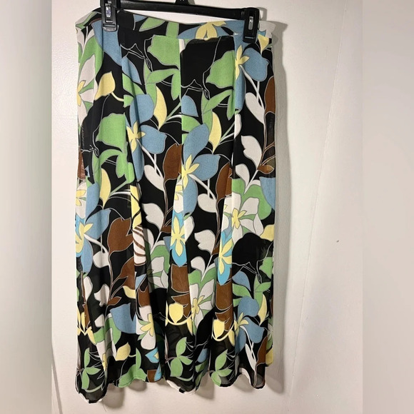 Silkland, 12, pleated, flowing,large floral lined maxi side zip closure - Picture 3 of 7